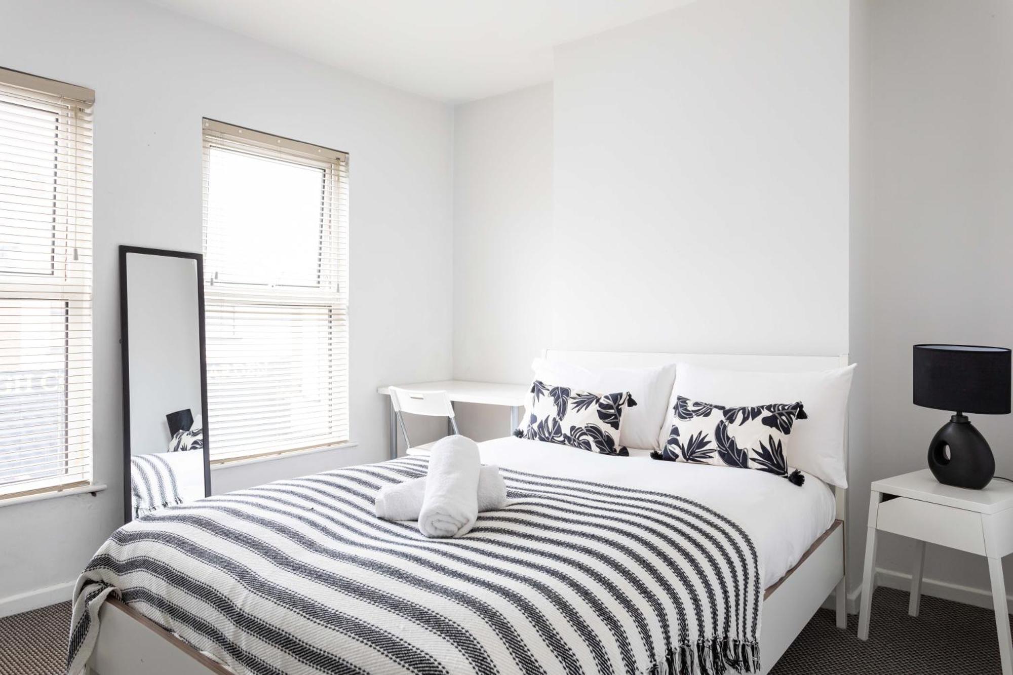 - 3 Bed Cosy Terrace - Hip And Trendy Ormeau Road *