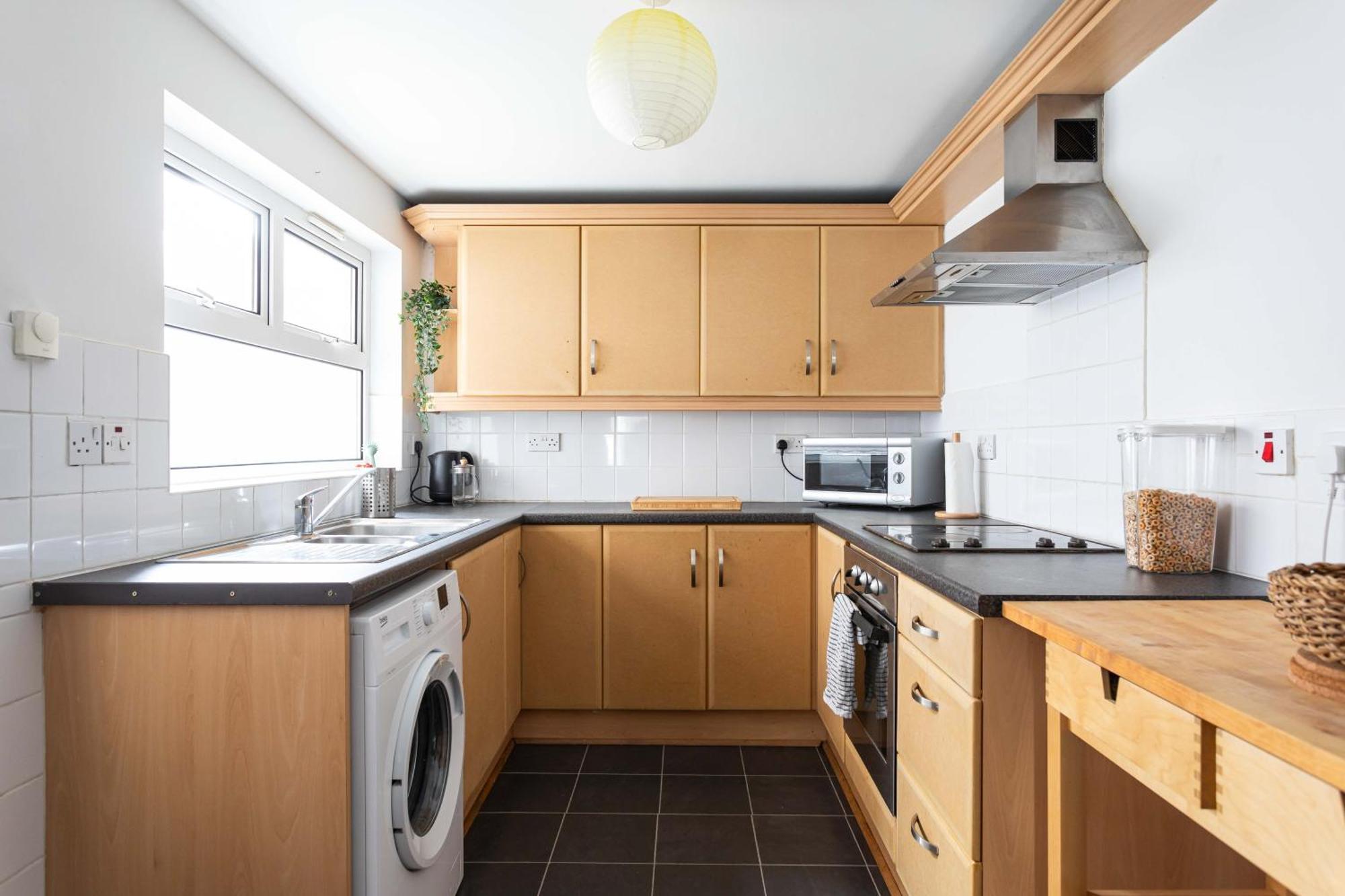 - 3 Bed Cosy Terrace - Hip And Trendy Ormeau Road Apartment *