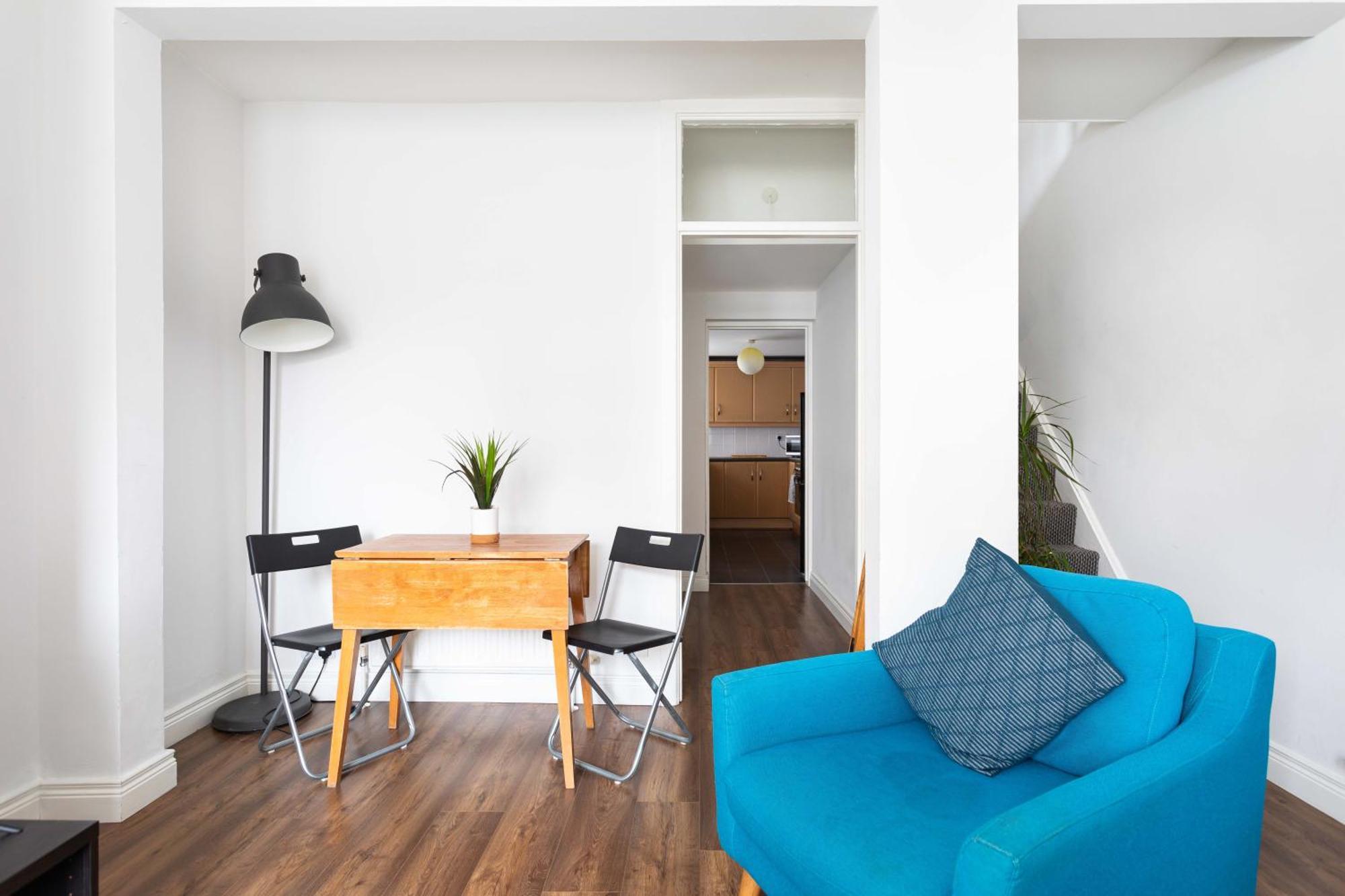 - 3 Bed Cosy Terrace - Hip And Trendy Ormeau Road Apartment