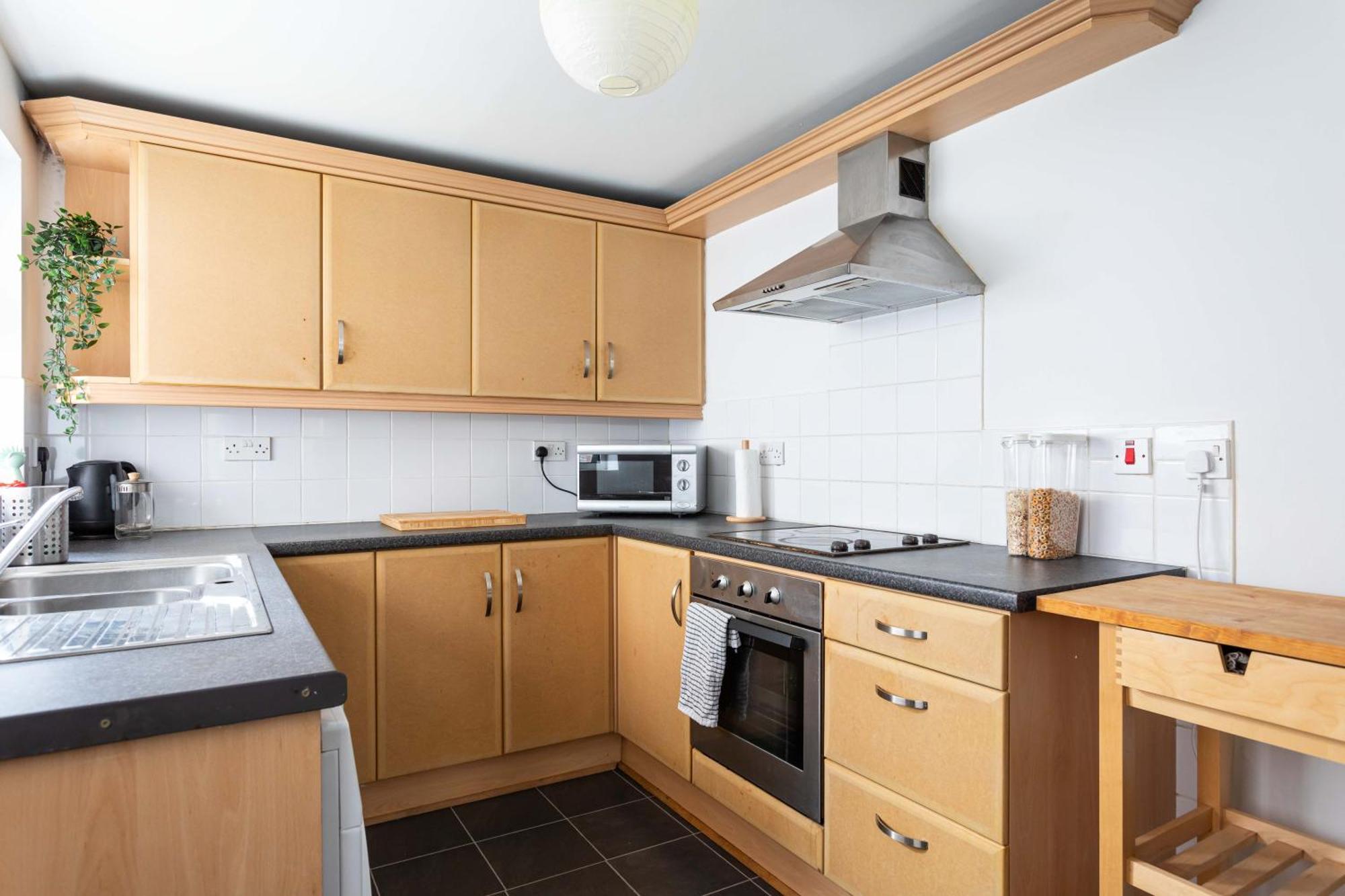 - 3 Bed Cosy Terrace - Hip And Trendy Ormeau Road Apartment