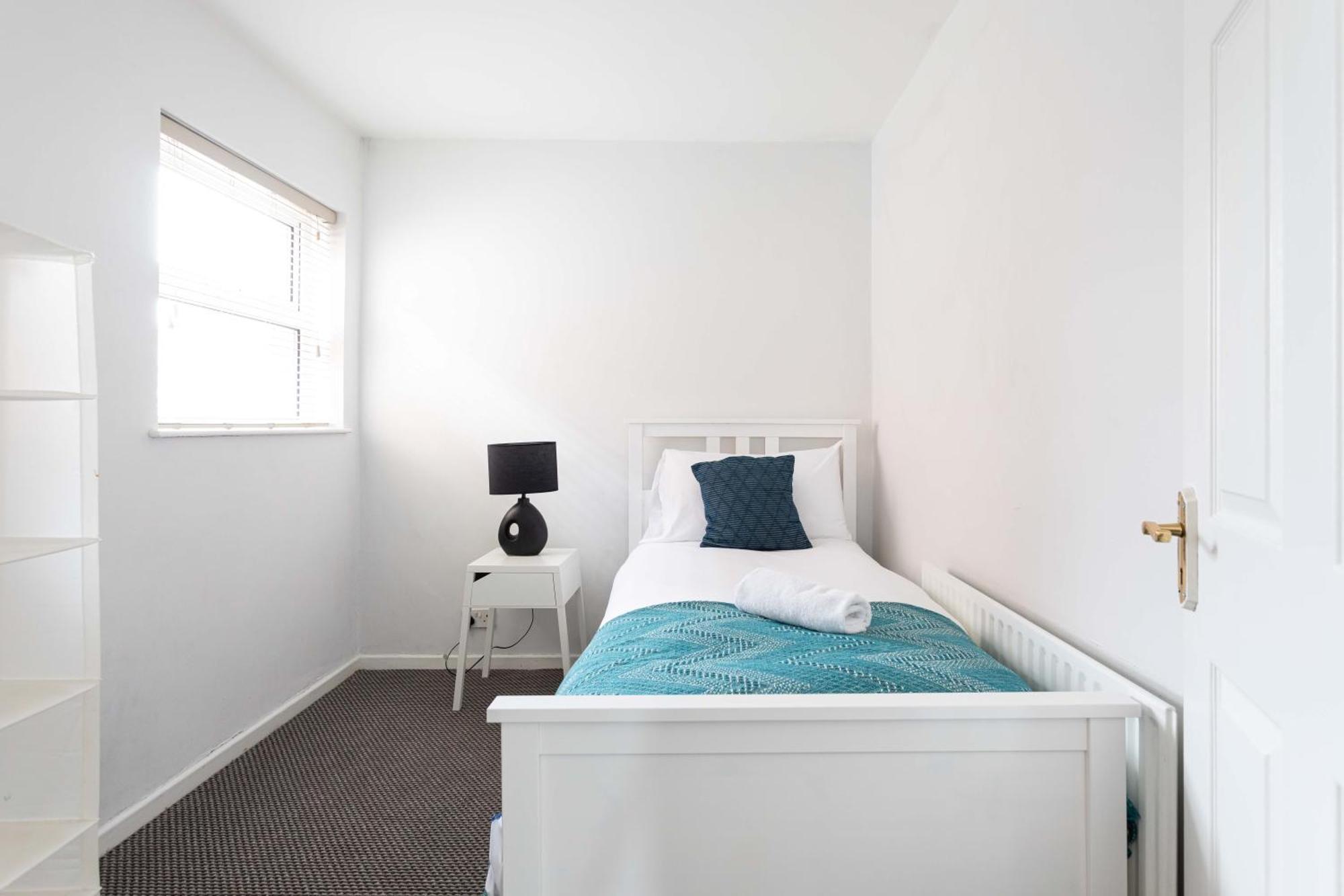 - 3 Bed Cosy Terrace - Hip And Trendy Ormeau Road * Belfast