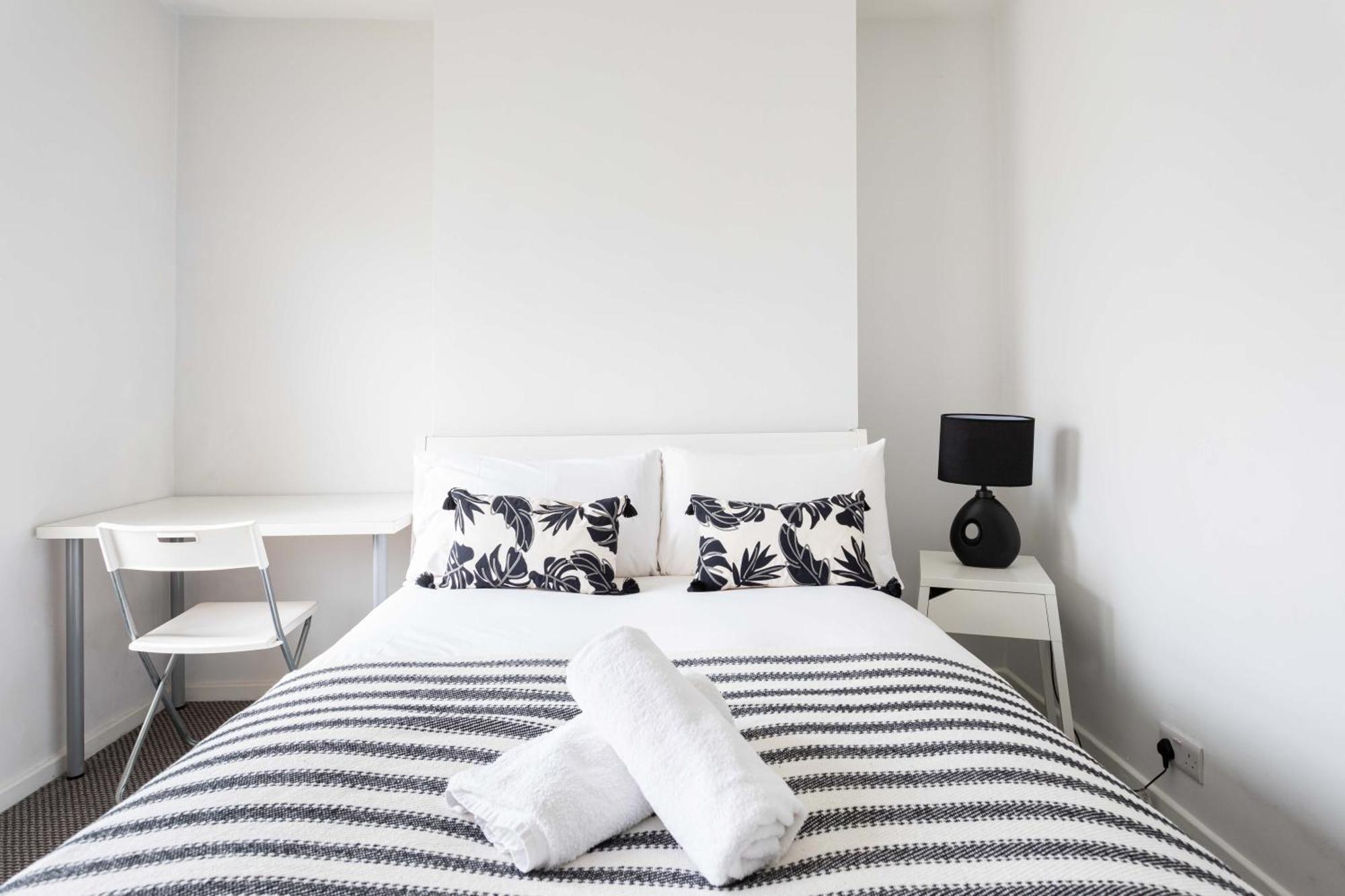 - 3 Bed Cosy Terrace - Hip And Trendy Ormeau Road Apartment