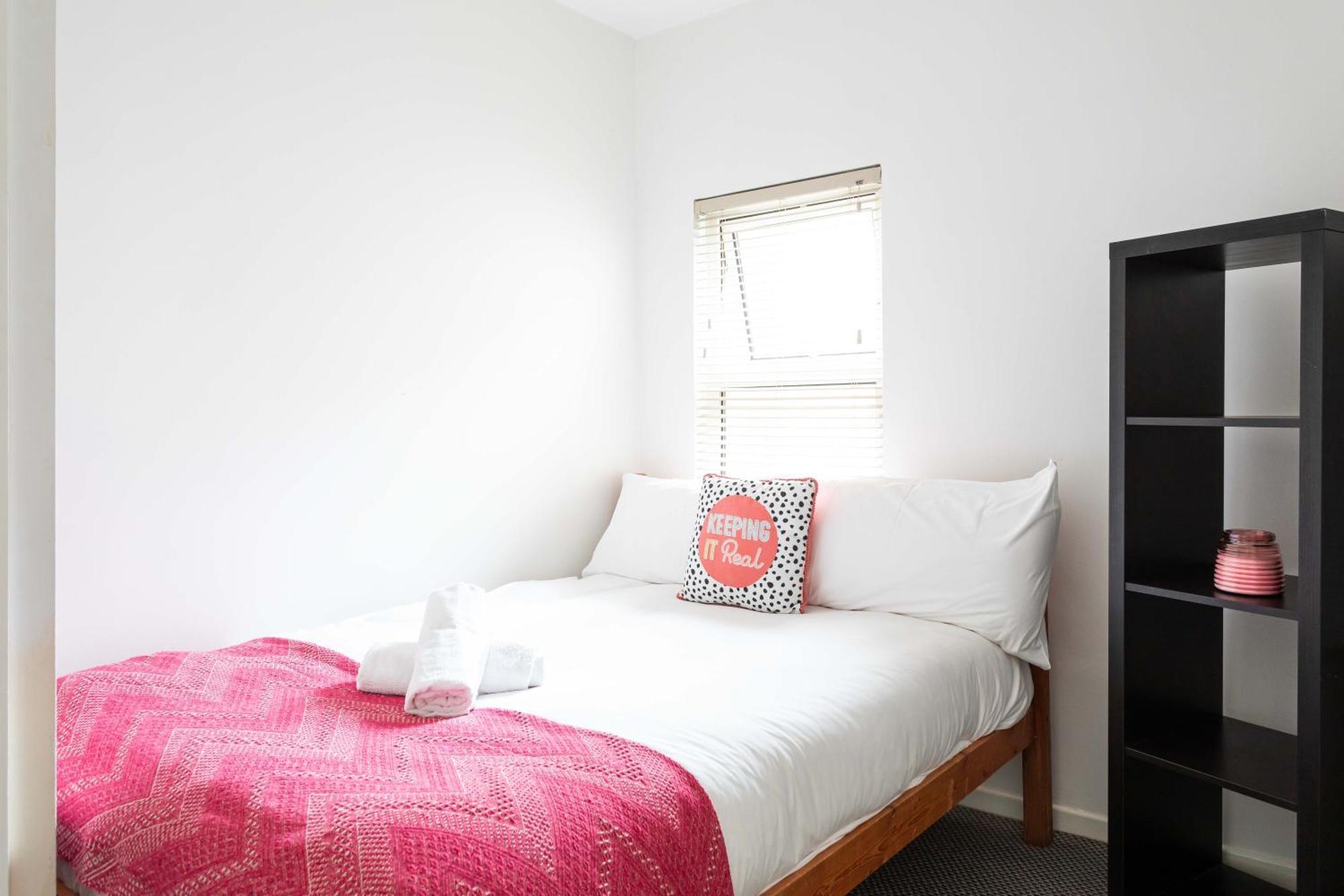 - 3 Bed Cosy Terrace - Hip And Trendy Ormeau Road