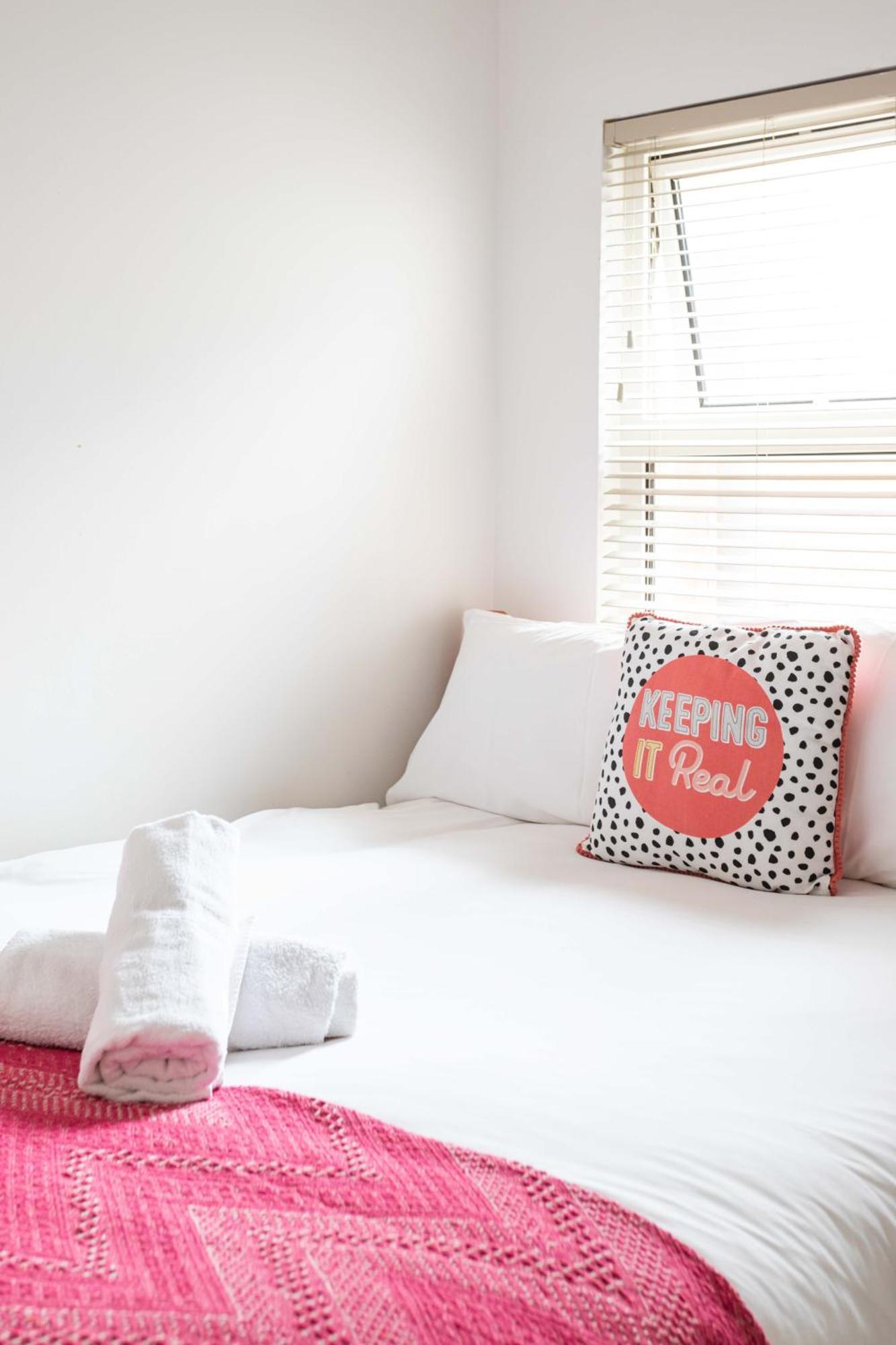- 3 Bed Cosy Terrace - Hip And Trendy Ormeau Road Apartment Belfast