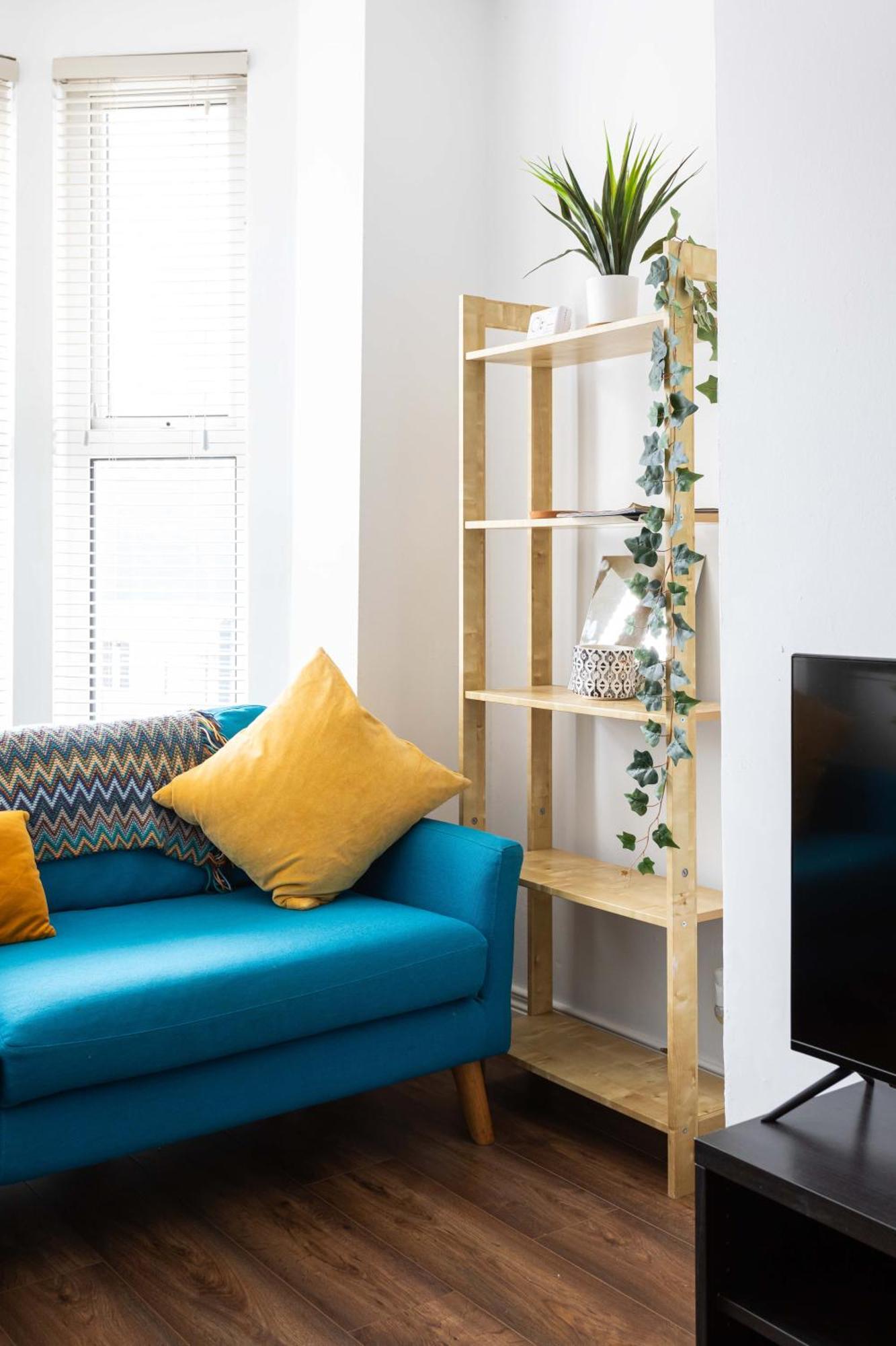 - 3 Bed Cosy Terrace - Hip And Trendy Ormeau Road Apartment *