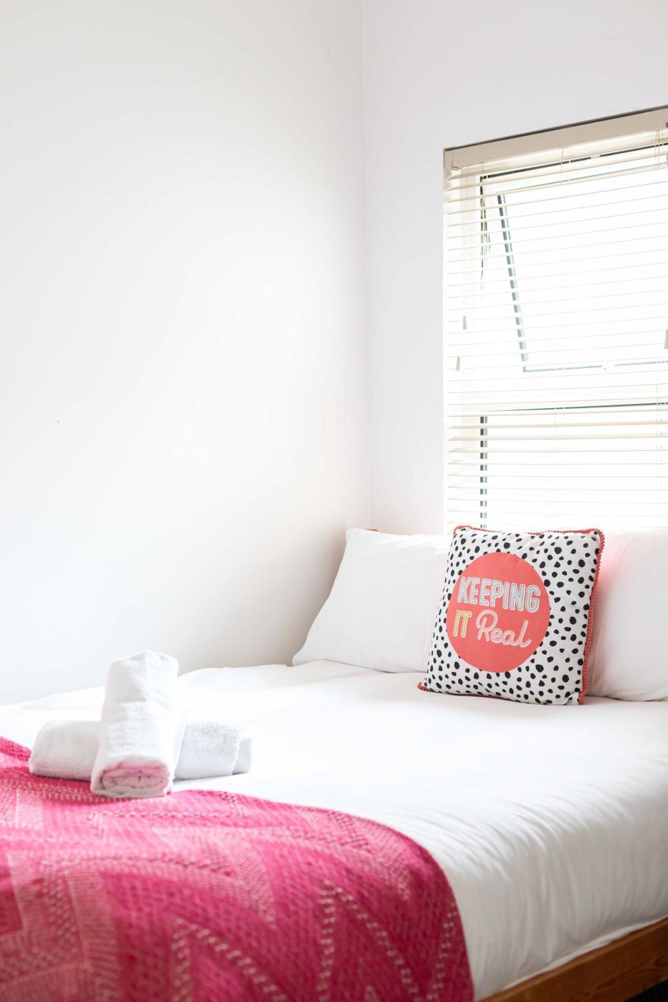 - 3 Bed Cosy Terrace - Hip And Trendy Ormeau Road Apartment Belfast